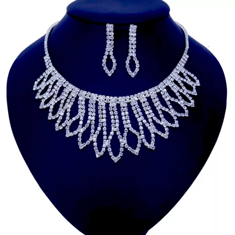 Rhinestone Crystal Cascade Keyhole Necklace Earring Set - Picture 3 of 3